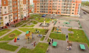 Благоустроенный двор многоквартирного дома