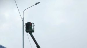 Просим вас установить фонарь уличного освещения