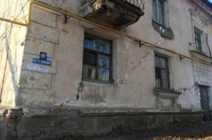 При расселении аварийного дома предоставляют в общежитие